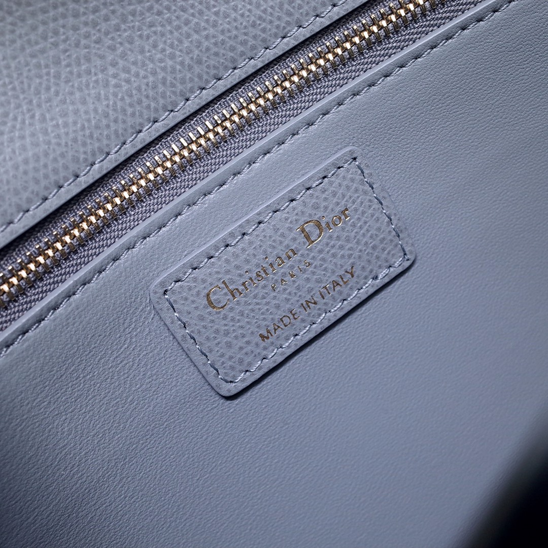 30 Montaigne Bag Grey Grained Calfskin